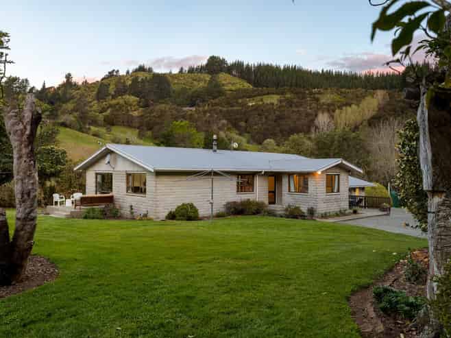 312 Lud Valley Road, Hira