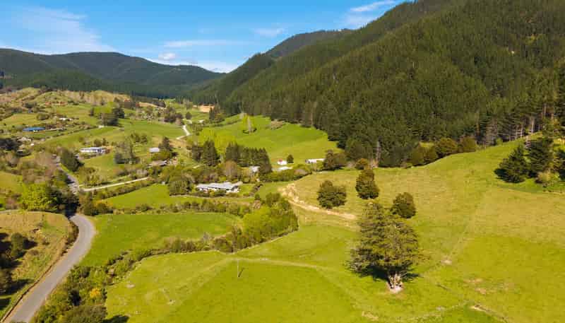 312 Lud Valley Road, Hira