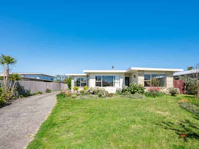 5 Callender Terrace, Paraparaumu Beach