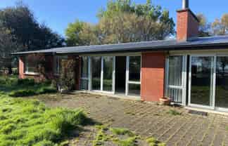 403 Riverton-Wallacetown Highway, Wallacetown