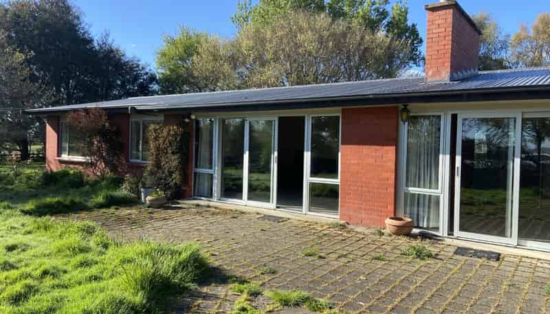 403 Riverton-Wallacetown Highway, Wallacetown