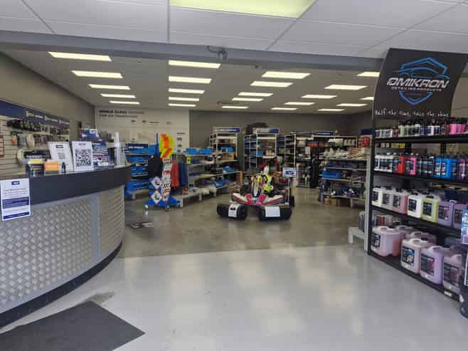 Showroom warehouse duel access and plenty of parks