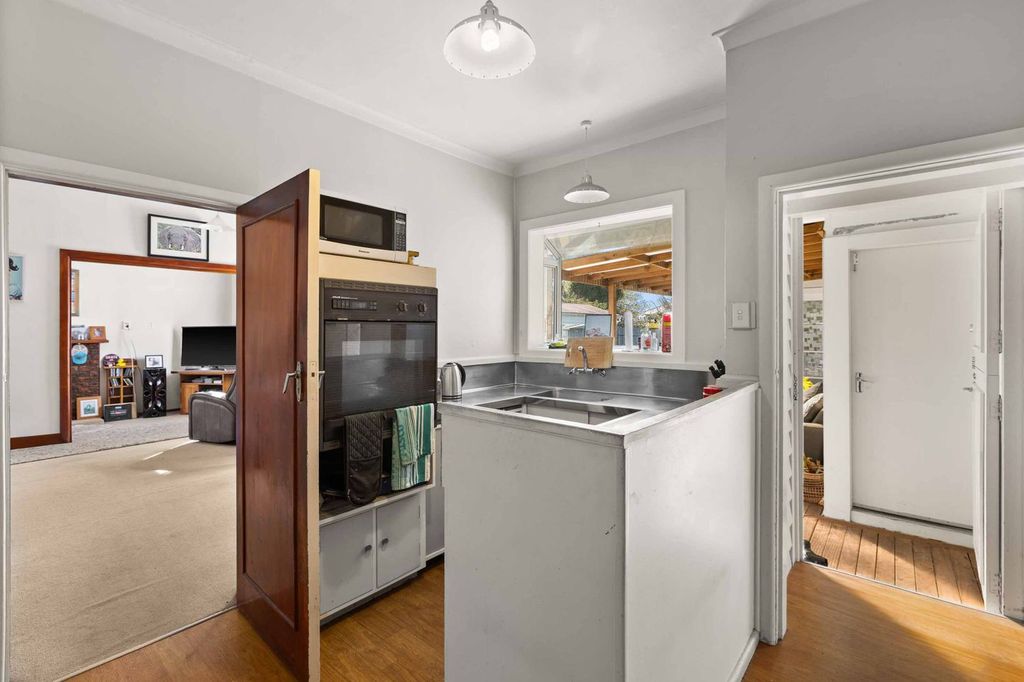Spacious Four-Bedroom Home with a Large Section 2