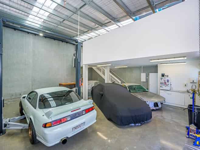 A-grade industrial unit - full height roller door