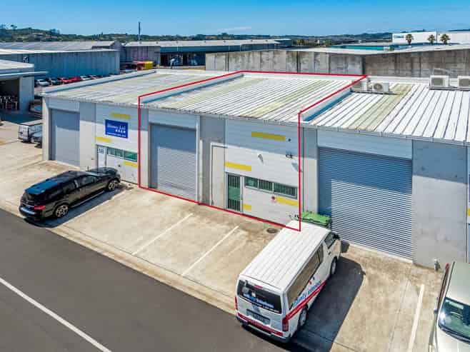 A-grade industrial unit - full height roller door
