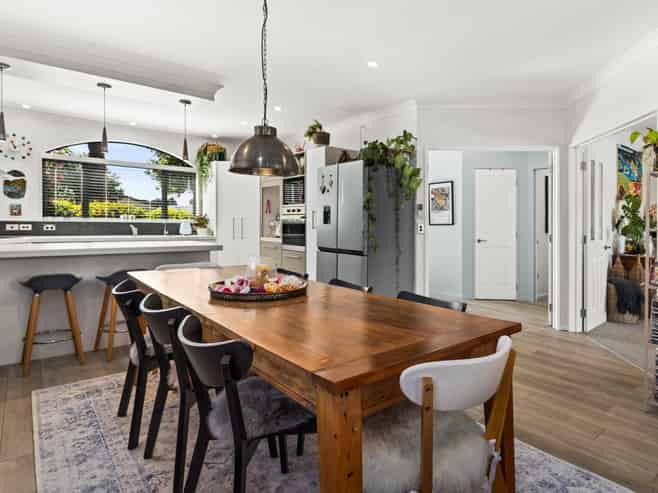 18 Delta Mews Place, Clive