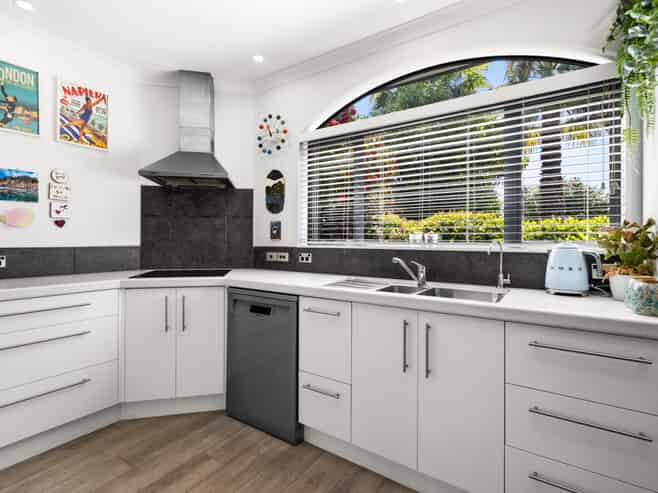 18 Delta Mews Place, Clive