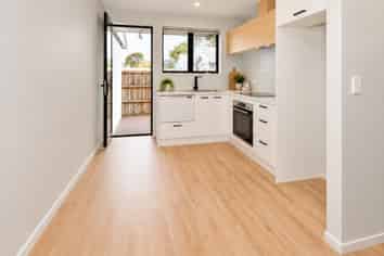 3/738 Ferry Road , Woolston