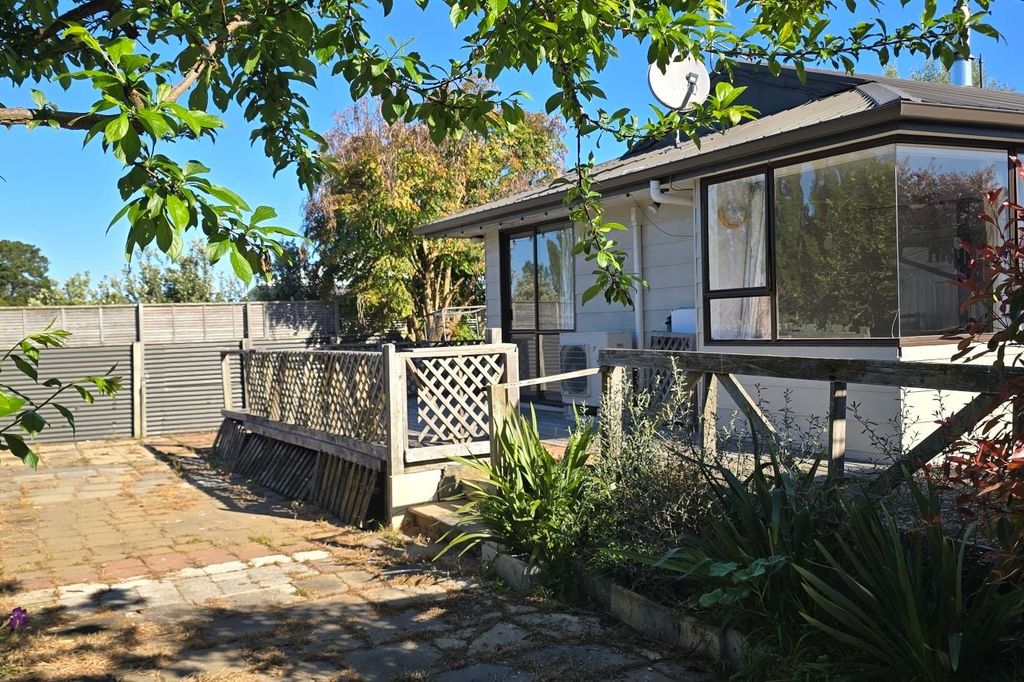 Clive,Nice sunny three Bedroom,large garage 3