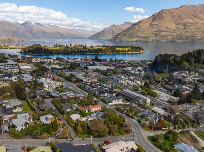 61 Hallenstein Street, Queenstown Hill