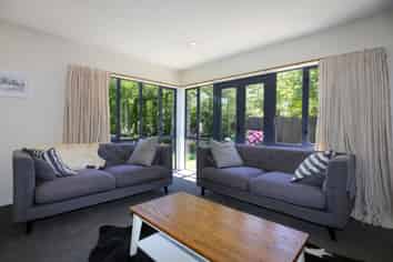 55a McFaddens Road , Saint Albans