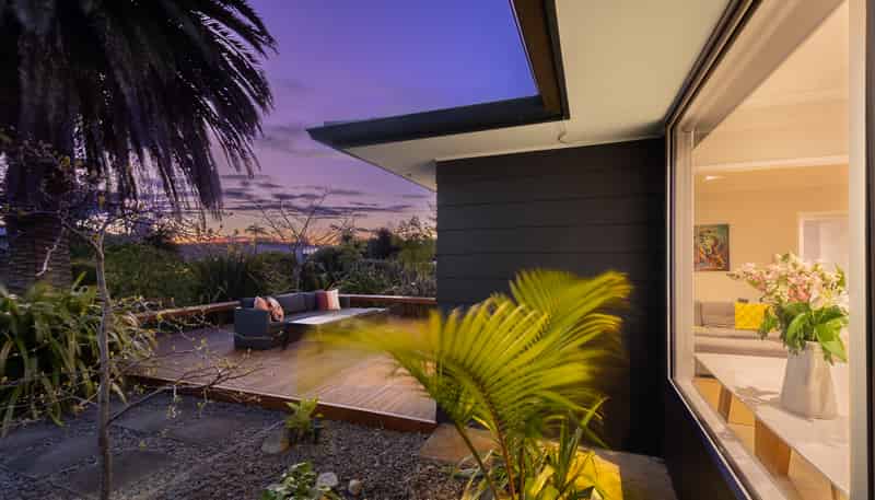 11 Chums Road, Paraparaumu Beach