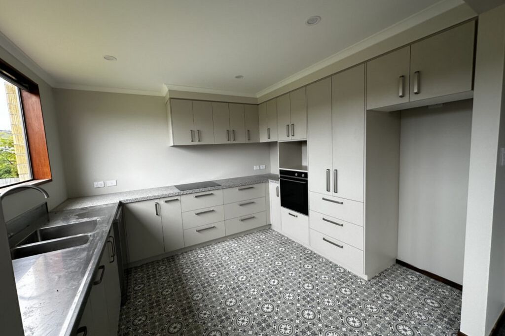 Super spacious and supper sunny! 2