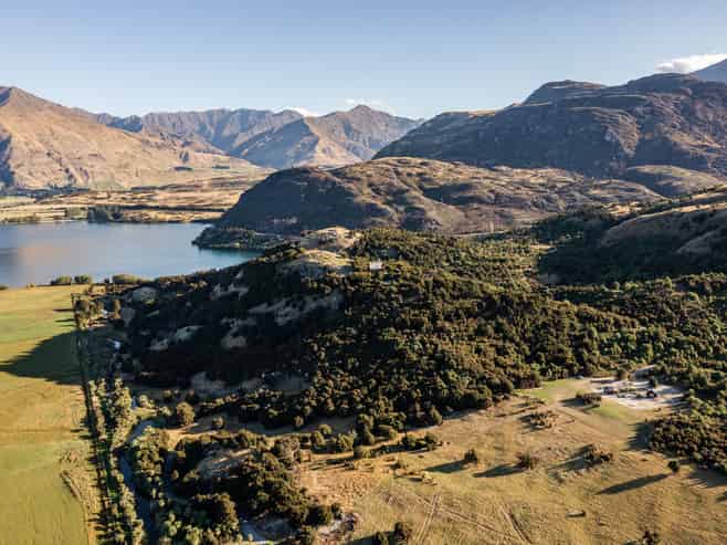 16 Emerald Bluffs Lane, Treble Cone/Mount Aspiring