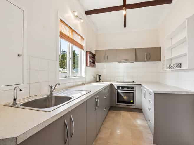 1706 Great North Road, Avondale