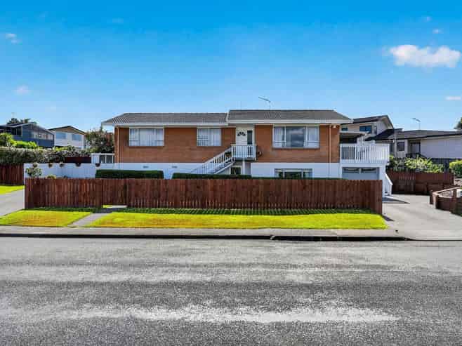 92 Rosario Crescent, Red Beach