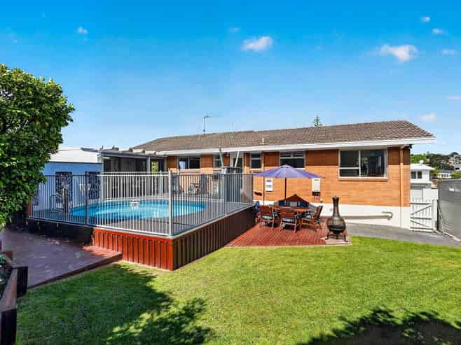 92 Rosario Crescent, Red Beach