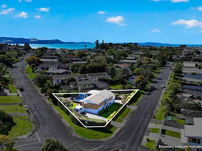 92 Rosario Crescent, Red Beach