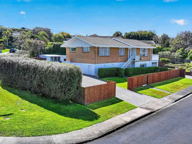 92 Rosario Crescent, Red Beach