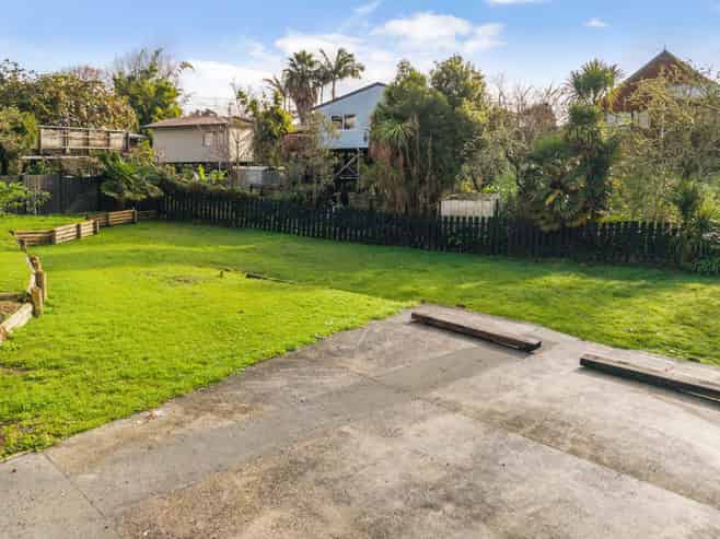 8A Surat Place, Glen Eden