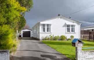 97 Broadway, Carterton
