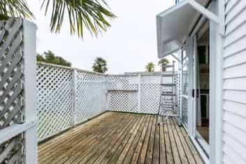 97 Broadway, Carterton