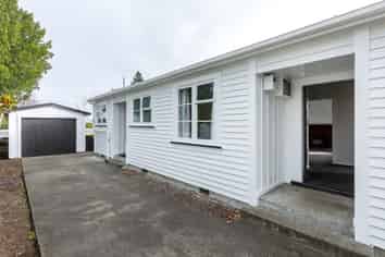 97 Broadway, Carterton