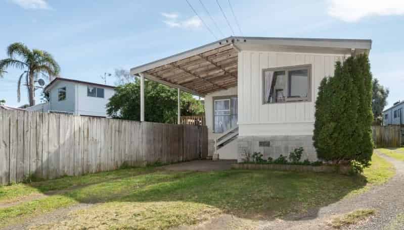 65a Meadowland Street, Matua