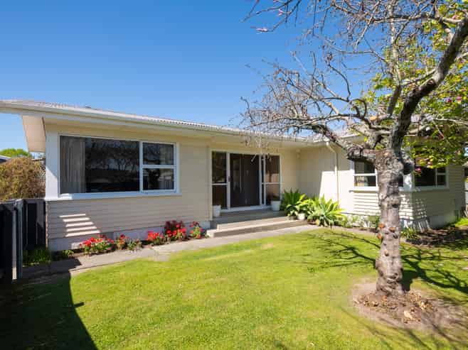 4 Lytton Road, Riverdale