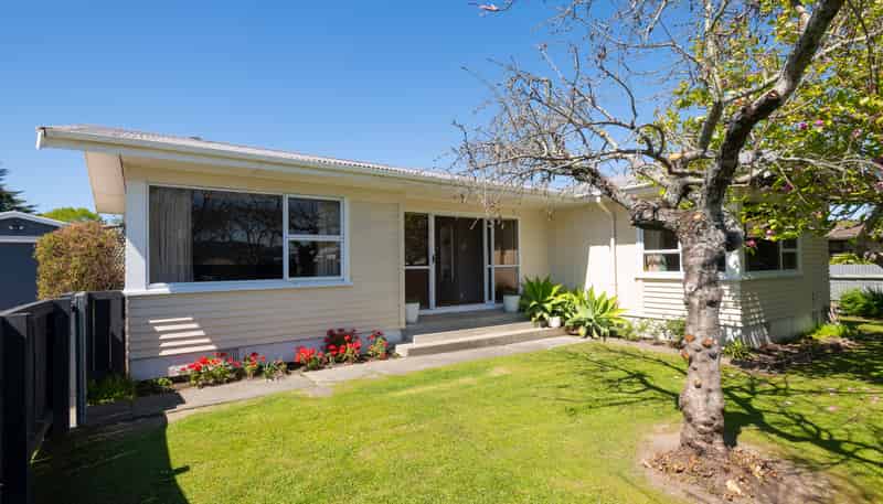 4 Lytton Road, Riverdale