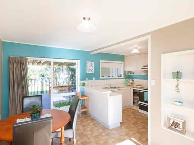 4 Lytton Road, Riverdale