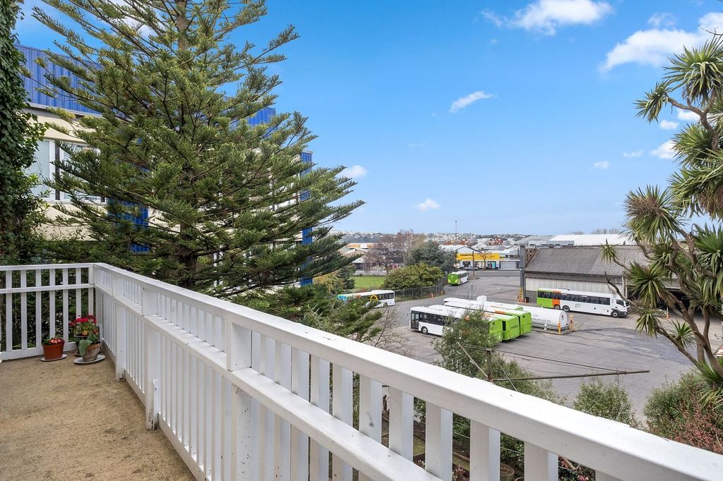 Quiet, Private,  Central  2 bedroom home 2