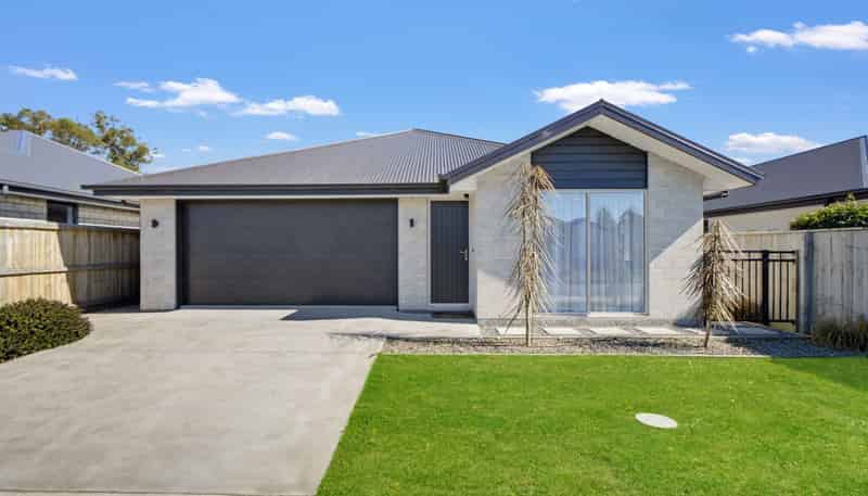 35 Tara Crescent, Woodend