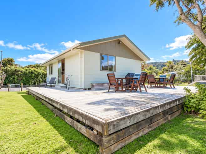 2 Stingray Crescent, Whiritoa