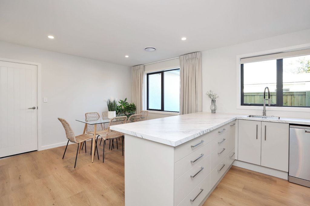 Brand New Living on Farm Road! 4