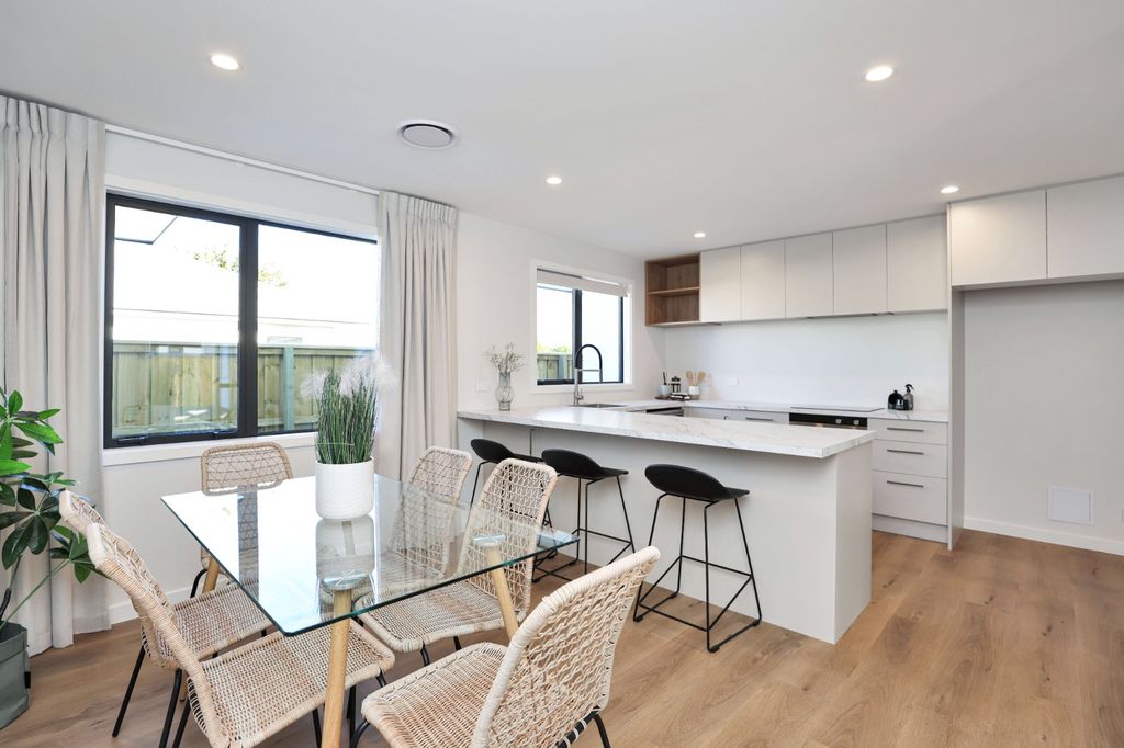 Brand New Living on Farm Road! 2