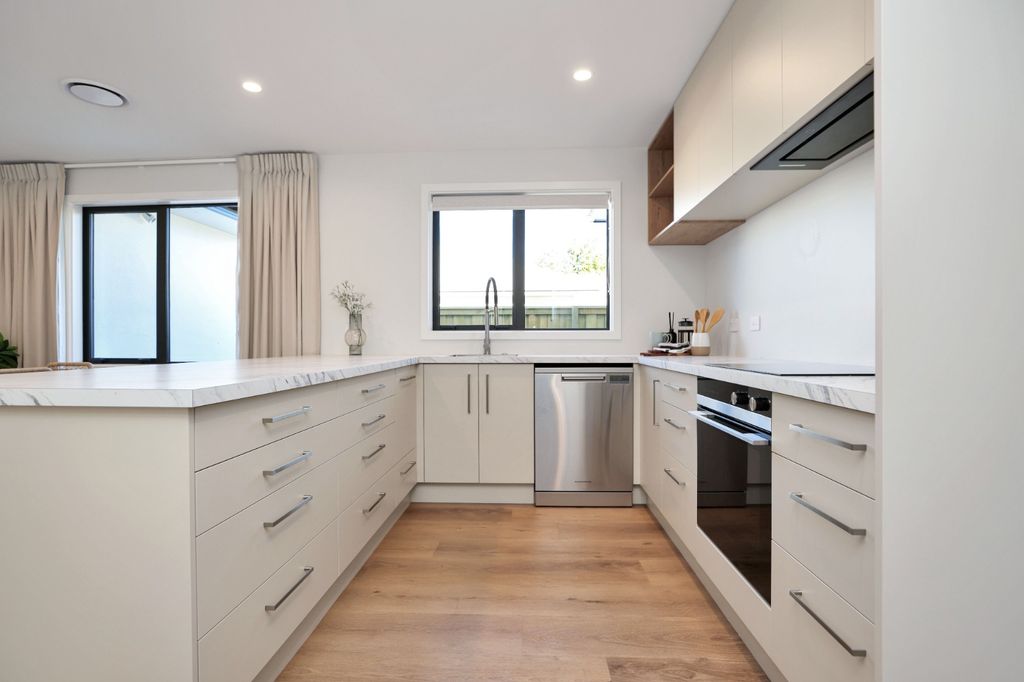 Brand New Living on Farm Road! 5