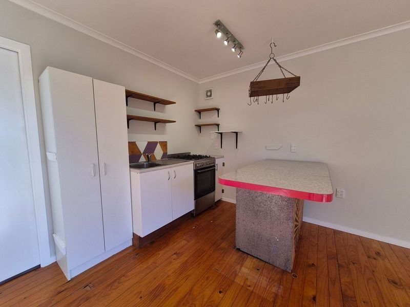 Quiet one bedroom 5