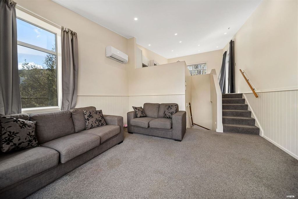 3 Bedroom, 1 Bathroom Apartment Above Frankton Road 1