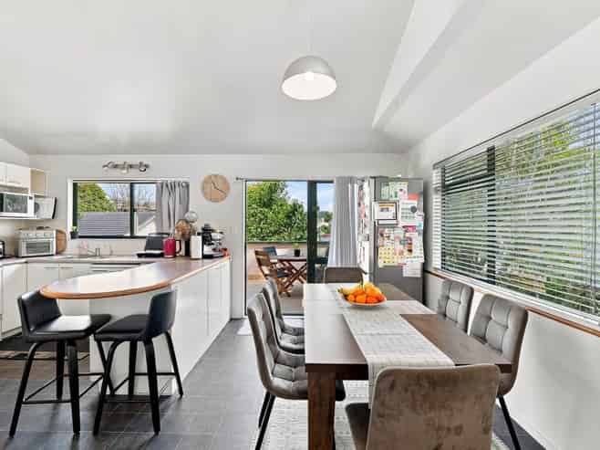 2/243 Main Highway, Ellerslie