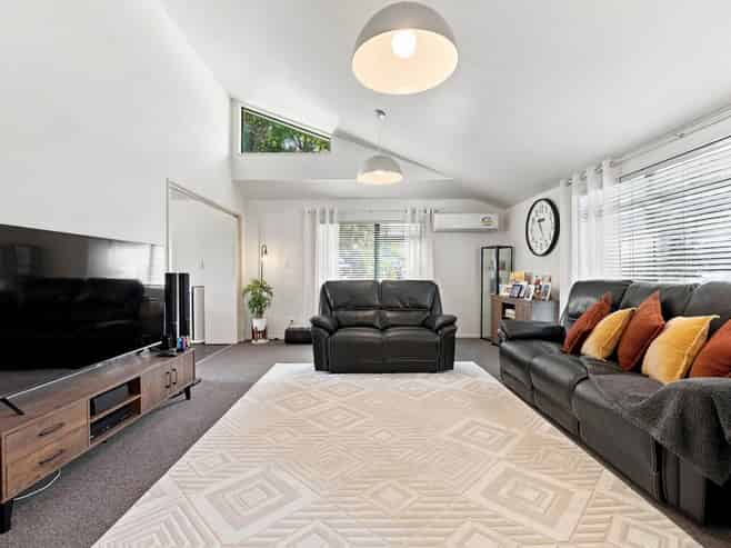 2/243 Main Highway, Ellerslie