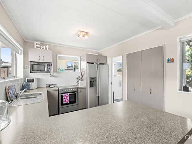 91 California Drive, Totara Park