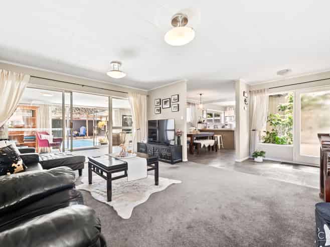 91 California Drive, Totara Park