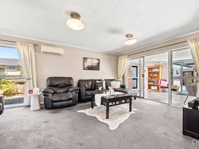 91 California Drive, Totara Park