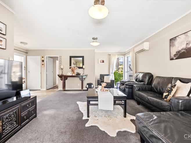 91 California Drive, Totara Park