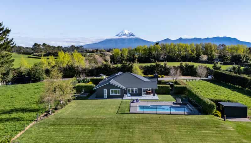 1371 Egmont Road, Egmont Village