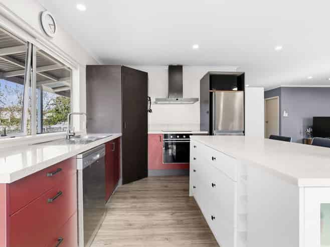 5 Bryant Road, Brightwater
