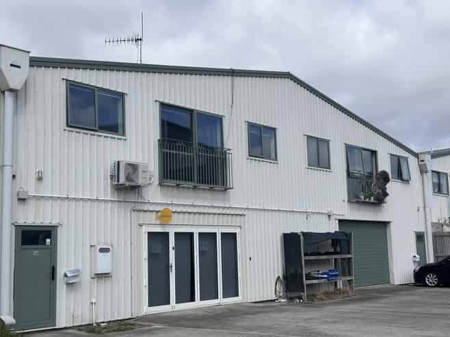 Airport Precinct Hangar, Dual Access