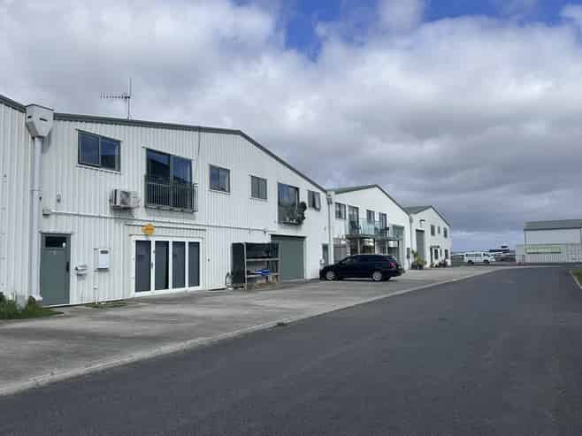 Airport Precinct Hangar, Dual Access