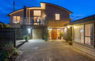 4 Stonewall Grove, WAIKANAE BEACH